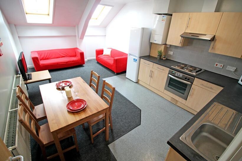 156d, Mansfield Road, NOTTINGHAM NG1 3HW 4 bed flat to rent - £2,167 pcm (£500 pw)