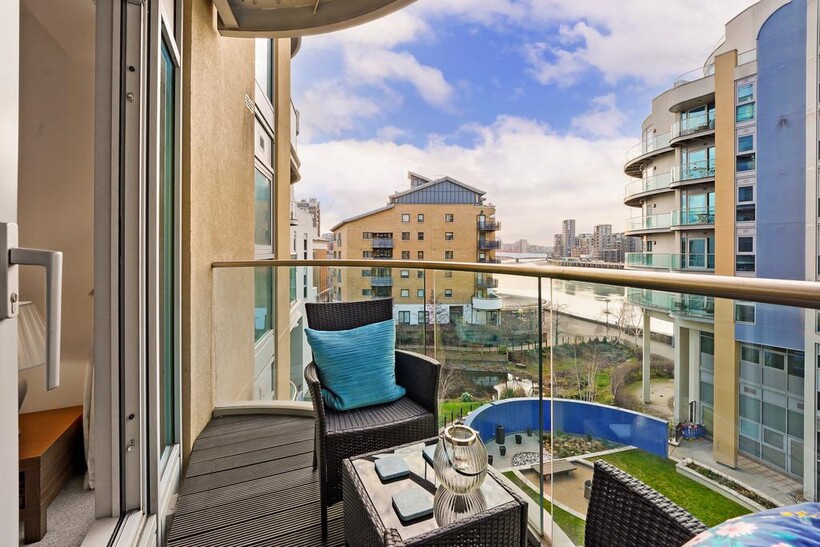 Bridges Court Road, London SW11 1 bed apartment to rent - £2,300 pcm (£531 pw)
