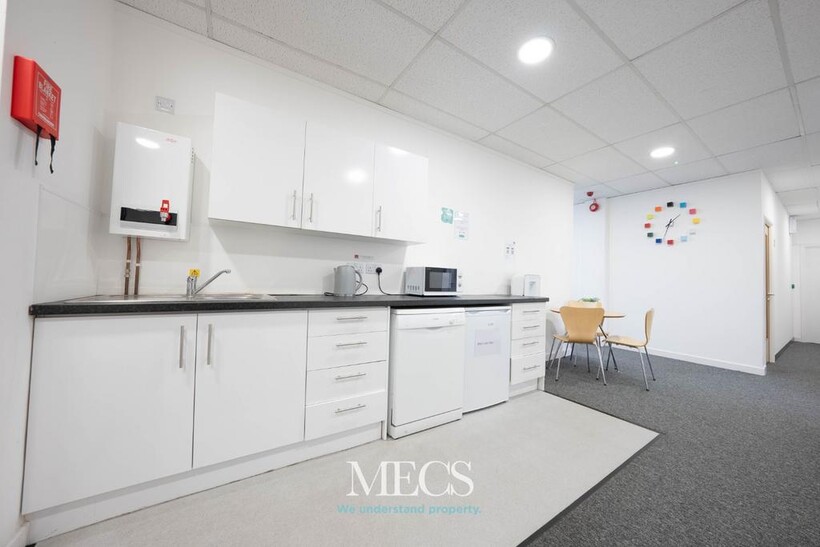 Trinity Point, New Road, Halesowen... Property to rent - £700 pcm (£162 pw)