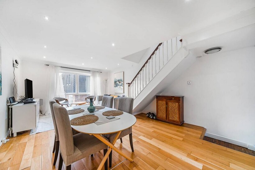 Westleigh Avenue, Putney, London, SW15 4 bed house to rent - £5,995 pcm (£1,383 pw)