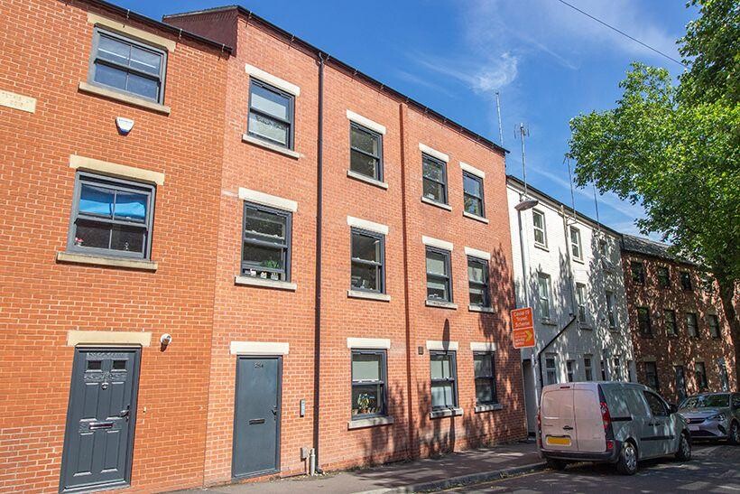 Flat 2, 254 North Sherwood Street... 4 bed flat to rent - £2,340 pcm (£540 pw)