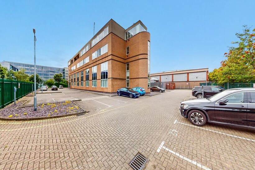 Clayton Road, Hayes UB3 1 bed apartment to rent - £1,395 pcm (£322 pw)