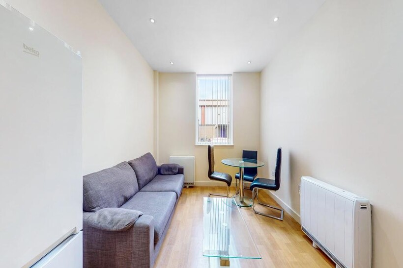 Clayton Road, Hayes UB3 1 bed apartment to rent - £1,395 pcm (£322 pw)