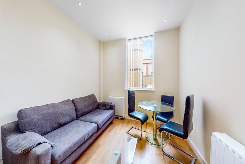 Clayton Road, Hayes UB3 1 bed apartment to rent - £1,395 pcm (£322 pw)