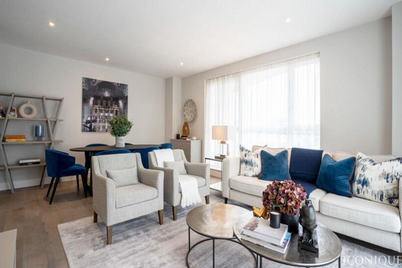 Westferry Circus, London, E14 8 2 bed apartment to rent - £4,095 pcm (£945 pw)