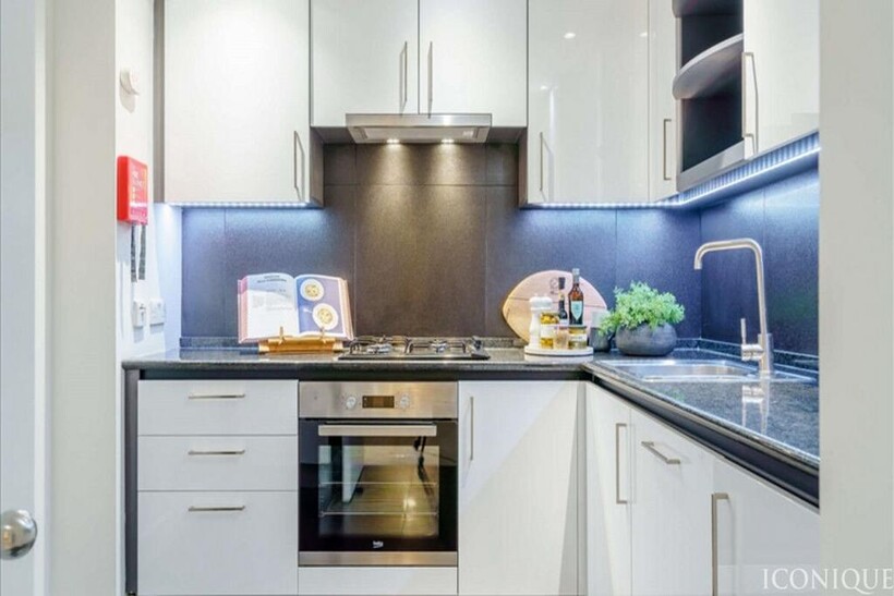 Westferry Circus, London, E14 8 2 bed apartment to rent - £4,095 pcm (£945 pw)