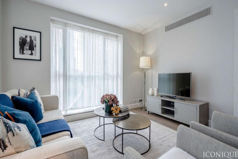 Westferry Circus, London, E14 8 2 bed apartment to rent - £4,095 pcm (£945 pw)