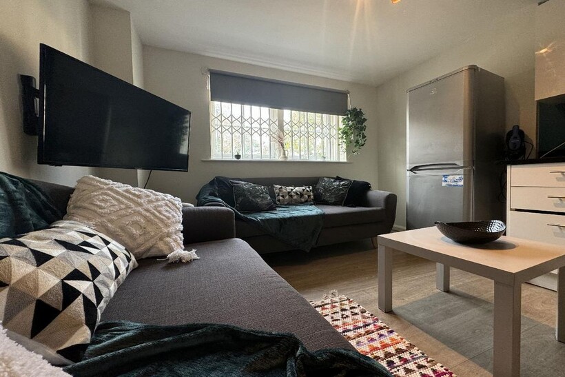 Nottingham NG7 5 bed flat to rent - £478 pcm (£110 pw)