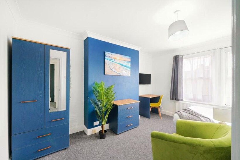 Grange Park, London W5 1 bed in a house share to rent - £1,075 pcm (£248 pw)