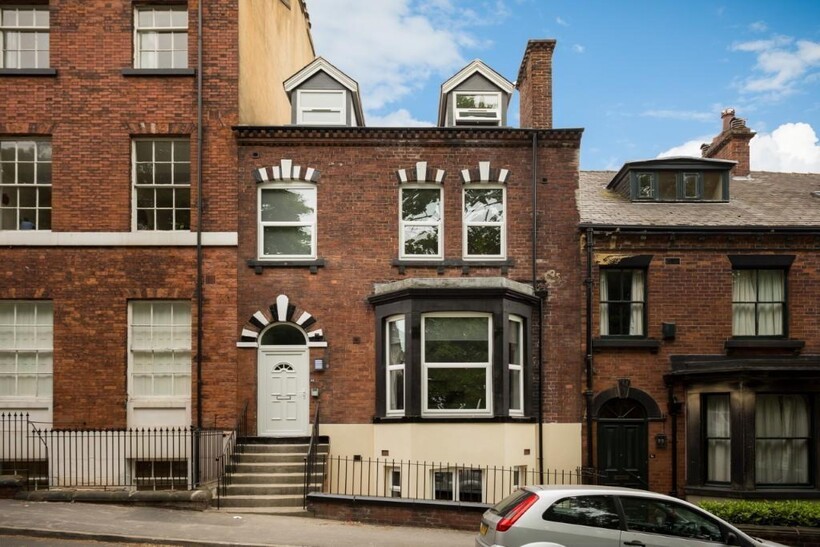 Hanover Square, Leeds LS3 2 bed terraced house to rent - £1,200 pcm (£277 pw)