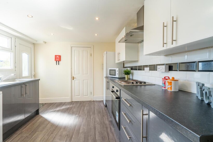 Victoria Terrace, Lincoln 4 bed terraced house to rent - £350 pcm (£81 pw)