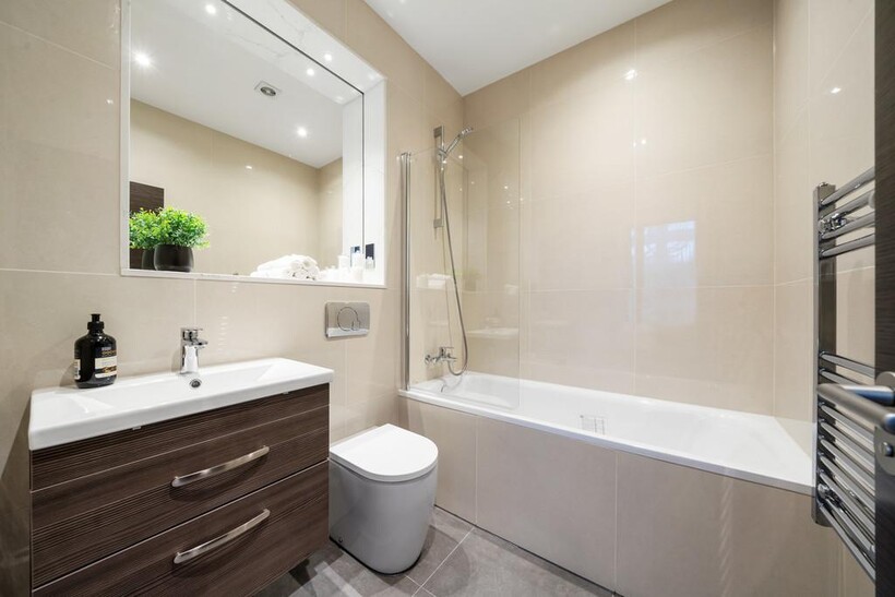 Chesterfield House, Slough 2 bed apartment to rent - £1,495 pcm (£345 pw)