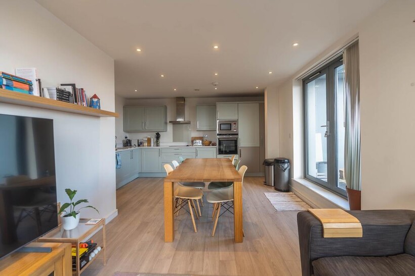 41 Friern Barnet Road, London N11 3 bed apartment to rent - £2,700 pcm (£623 pw)