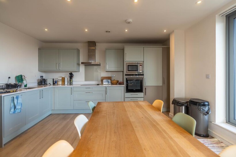 41 Friern Barnet Road, London N11 3 bed apartment to rent - £2,700 pcm (£623 pw)