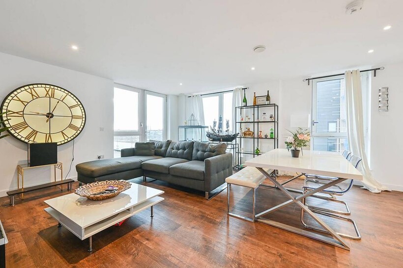VALE COURT, Brentford, TW8 3 bed flat to rent - £4,600 pcm (£1,062 pw)