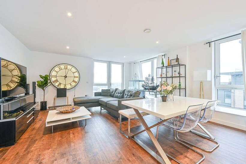 VALE COURT, Brentford, TW8 3 bed flat to rent - £4,600 pcm (£1,062 pw)