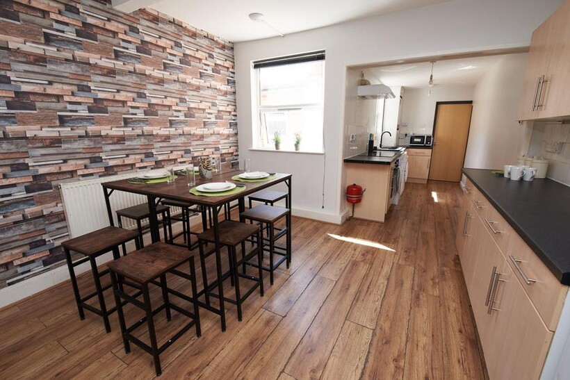 245 Mansfield Road, NOTTINGHAM NG1 3FT 7 bed house to rent - £4,247 pcm (£980 pw)