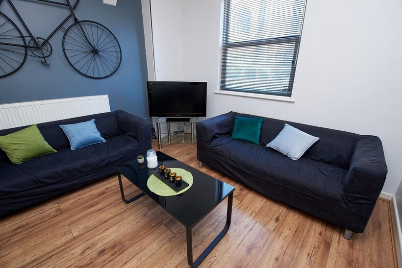 245 Mansfield Road, NOTTINGHAM NG1 3FT 7 bed house to rent - £4,247 pcm (£980 pw)