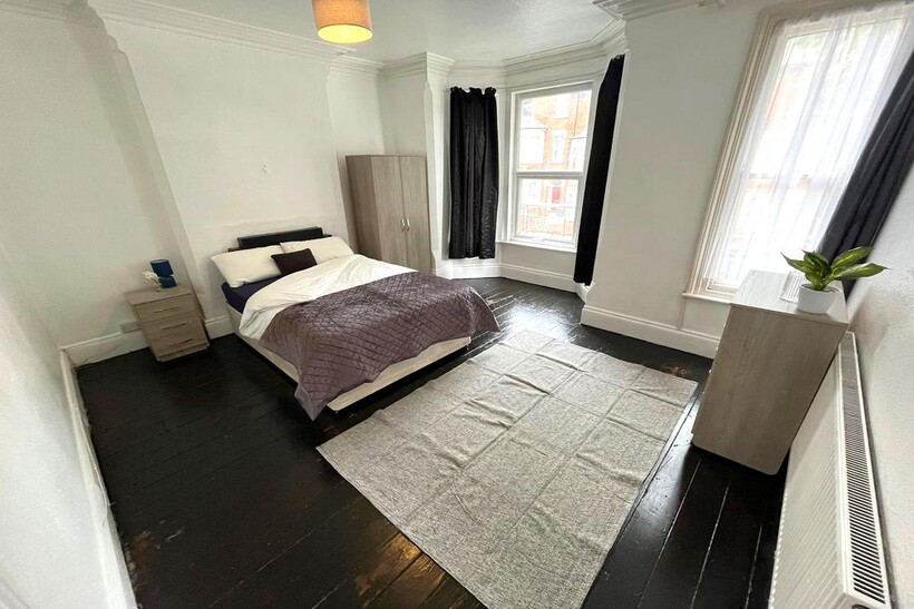 Alfreton Road, Nottingham NG7 1 bed in a house share to rent - £530 pcm (£122 pw)