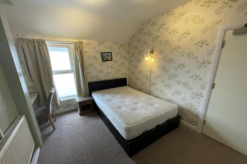 Oystermouth Rd, Swansea 1 bed in a house share to rent - £595 pcm (£137 pw)