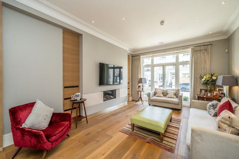 Elgin Crescent, London W11 5 bed terraced house to rent - £43,333 pcm (£10,000 pw)