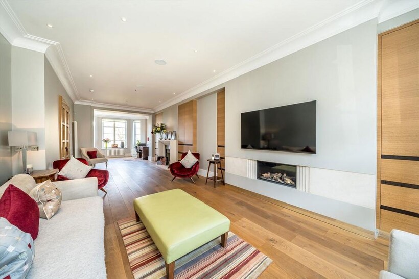 Elgin Crescent, London W11 5 bed terraced house to rent - £43,333 pcm (£10,000 pw)