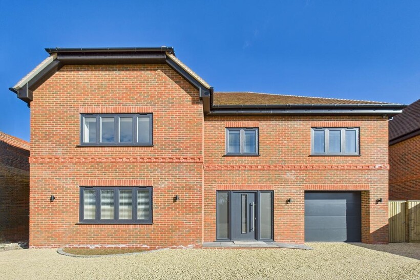 Aldermaston Road, Pamber Green... 5 bed detached house to rent - £3,995 pcm (£922 pw)