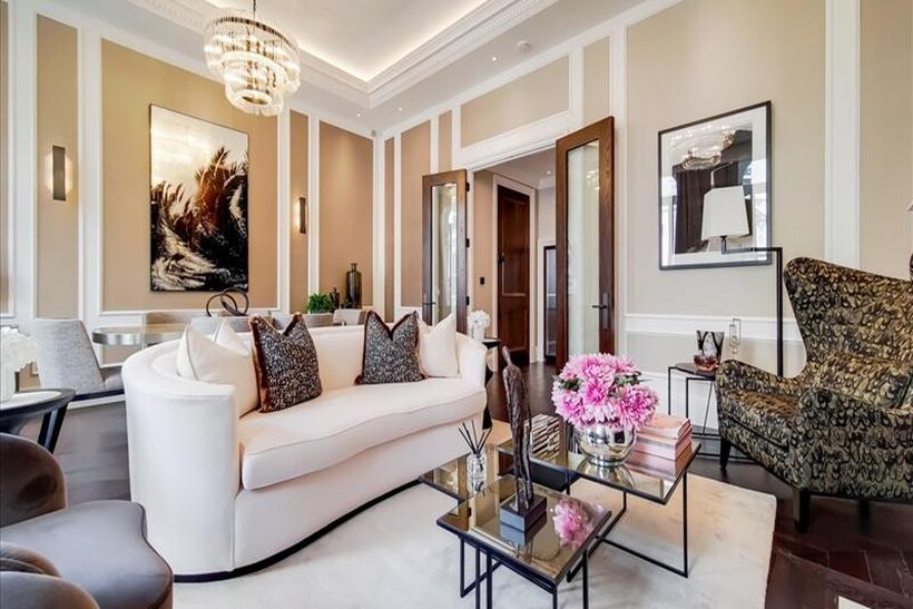 Prince of Wales Terrace, London W8 2 bed flat to rent - £16,900 pcm (£3,900 pw)