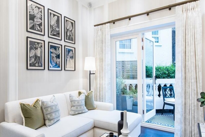 Prince of Wales Terrace, London W8 2 bed flat to rent - £11,700 pcm (£2,700 pw)