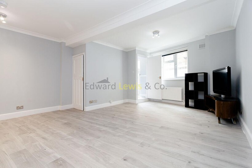 Rectory Road, London N16 3 bed flat to rent - £2,899 pcm (£669 pw)