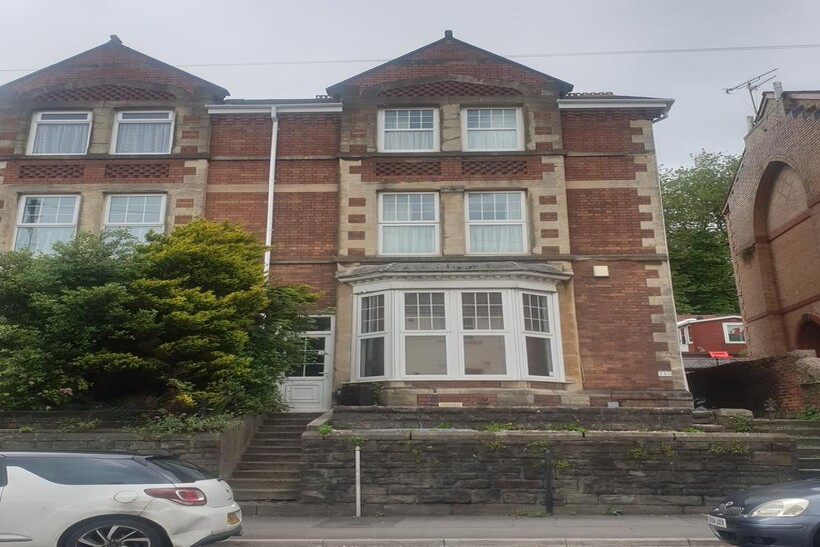 King Edward's Road, Swansea SA1 3 bed flat to rent - £1,590 pcm (£367 pw)