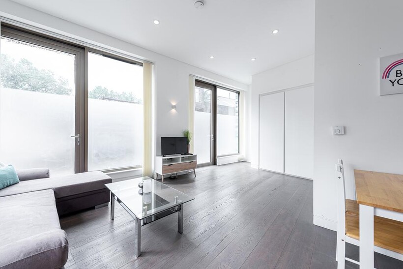 Haven Way, London SE1 1 bed flat to rent - £2,150 pcm (£496 pw)