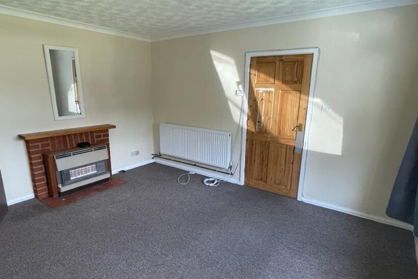 Lambourne Gardens, Earley, Reading... 3 bed semi-detached house to rent - £1,695 pcm (£391 pw)