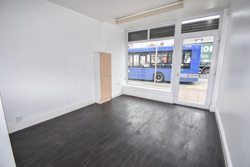 Market Street, Manchester M46 Property to rent - £525 pcm (£121 pw)