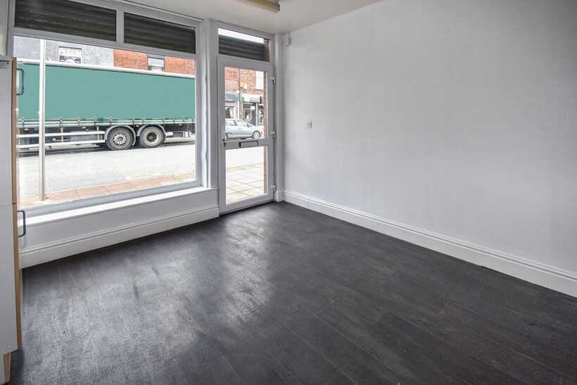 Market Street, Manchester M46 Property to rent - £525 pcm (£121 pw)