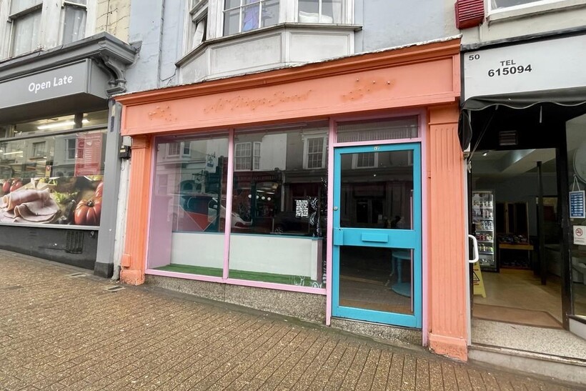 Union Street, Ryde Retail property (high street) to rent - £833 pcm (£192 pw)