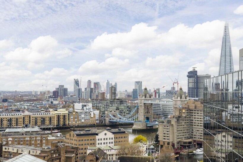 Vaughan Way, London E1W 3 bed flat to rent - £5,746 pcm (£1,326 pw)