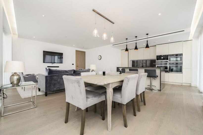 Vaughan Way, London E1W 3 bed flat to rent - £5,746 pcm (£1,326 pw)