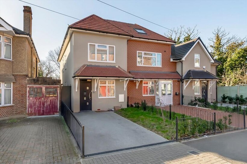 Woodgrange Avenue, Harrow HA3 4 bed house to rent - £2,900 pcm (£669 pw)