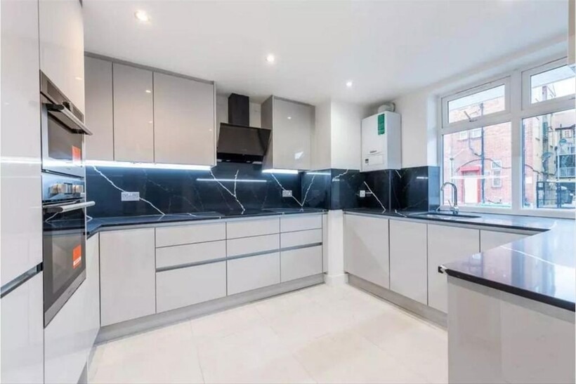 Woodgrange Avenue, Harrow HA3 4 bed house to rent - £2,900 pcm (£669 pw)