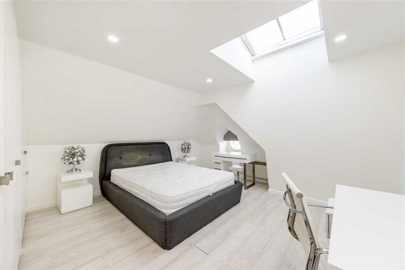 Queen's Gate, London SW7 1 bed flat to rent - £3,445 pcm (£795 pw)