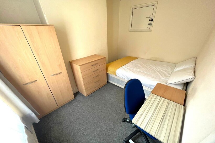 Ewart Road, Nottingham NG7 1 bed in a house share to rent - £455 pcm (£105 pw)