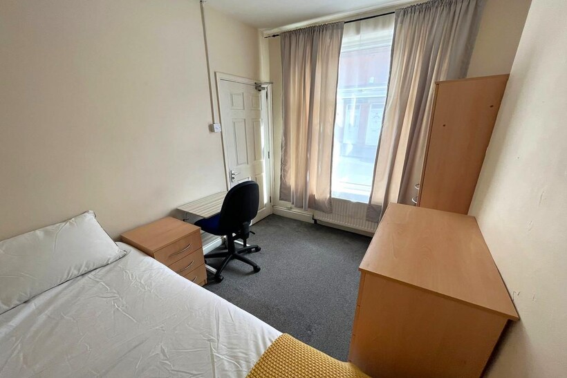 Ewart Road, Nottingham NG7 1 bed in a house share to rent - £455 pcm (£105 pw)