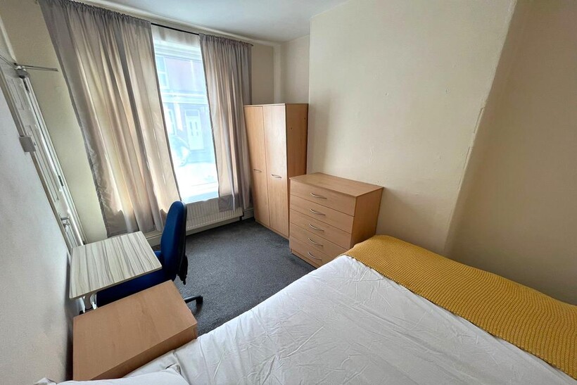 Ewart Road, Nottingham NG7 1 bed in a house share to rent - £455 pcm (£105 pw)