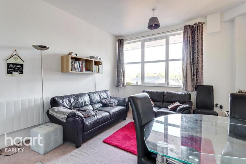 Emmview Close, WOKINGHAM 2 bed apartment to rent - £1,495 pcm (£345 pw)