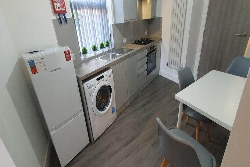 Flat 3, 304 Whitchurch ROAD 1 bed flat to rent - £995 pcm (£230 pw)