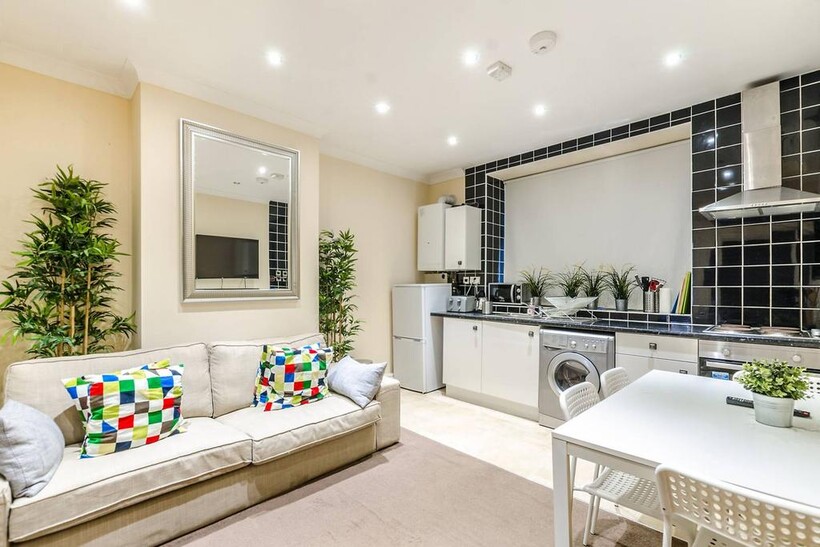 Boswell Street, Bloomsbury, London, WC1N 2 bed flat to rent - £3,445 pcm (£795 pw)