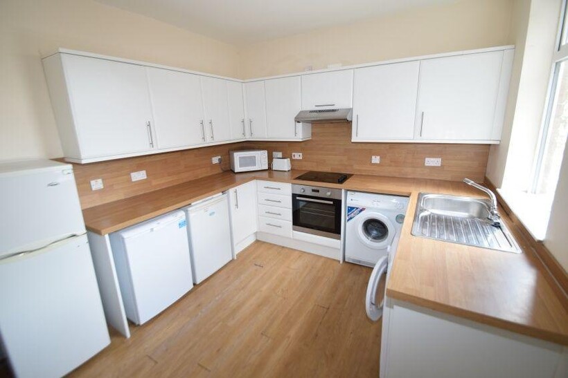 40 Guest Road, Hunters Bar 3 bed house share to rent - £412 pcm (£95 pw)