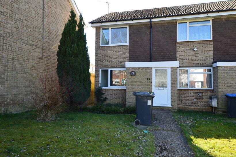 Aspen Walk, Haywards Heath RH16 2 bed end of terrace house to rent - £1,425 pcm (£329 pw)