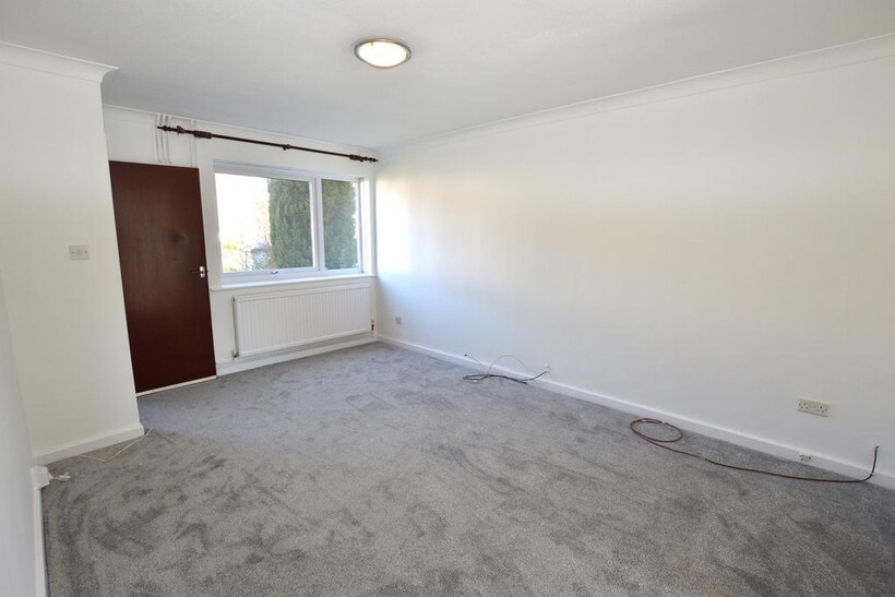 Aspen Walk, Haywards Heath RH16 2 bed end of terrace house to rent - £1,425 pcm (£329 pw)